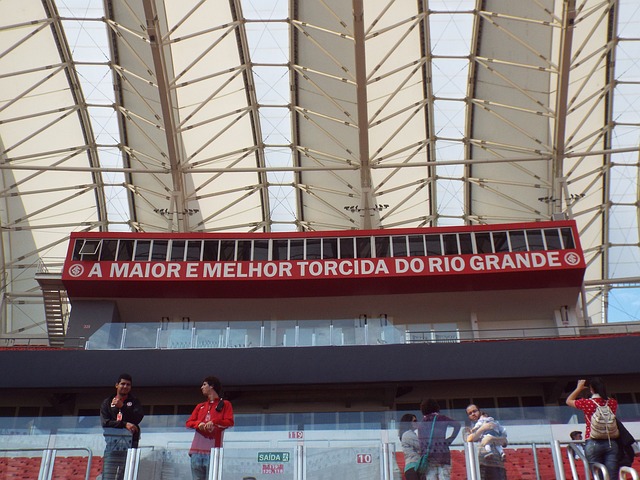 改副担架,明年还卖给他!荷兰媒体:阿贾克斯有意回购安东尼.